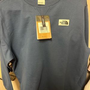 NWT Women's XL Northface sweater. Beautiful navy blue. Smoke free home.